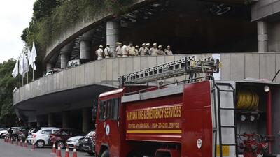 Police evacuated all the guests at the hotel, as sniffer dogs and bomb squad searched for explosives.\ (vipin kumar /HT Photo) Police evacuated all the guests at the hotel, as sniffer dogs and bomb squad searched for explosives.\ (vipin kumar /HT Photo)
