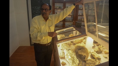 Prof Sandeep Meshram shows the rare rocks at geology museum at COEP. (Shankar Narayan/HT PHOTO) Prof Sandeep Meshram shows the rare rocks at geology museum at COEP. (Shankar Narayan/HT PHOTO)