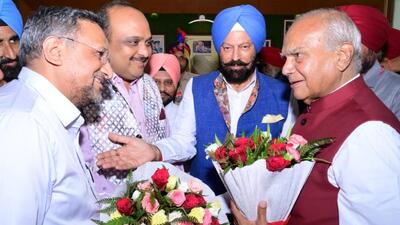 Punjab governor Banwari Lal Purohit being welcomed in Ferozepur on Tuesday. (HT Photo)