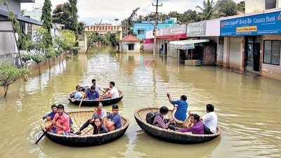 Residents of waterlogged Rainbow Drive Layout use coracles to commute after heavy monsoon rains, at Sarjapur in Bengaluru. (PTI) (HT_PRINT) Residents of waterlogged Rainbow Drive Layout use coracles to commute after heavy monsoon rains, at Sarjapur in Bengaluru. (PTI) (HT_PRINT)