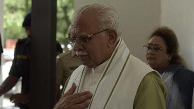 Nineteen complaints were placed before Haryana chief minister Manohar Lal Khattar , out of which he redressed 16 complaints on the spot. (Parveen Kumar/HT Photo) Nineteen complaints were placed before Haryana chief minister Manohar Lal Khattar , out of which he redressed 16 complaints on the spot. (Parveen Kumar/HT Photo)