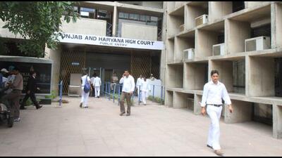The Punjab and Haryana high court has sought response from Punjab government on a plea from the state’s depot holders’ welfare association challenging the government move to deliver atta (wheat flour) at doorstep. (HT file photo) The Punjab and Haryana high court has sought response from Punjab government on a plea from the state’s depot holders’ welfare association challenging the government move to deliver atta (wheat flour) at doorstep. (HT file photo)