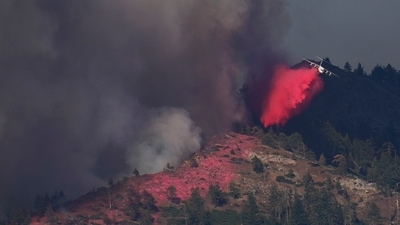 An air tanker drops fire retardant on the Washburn Fire burning in Yosemite National Park, in California, Monday, July 11. (AP) An air tanker drops fire retardant on the Washburn Fire burning in Yosemite National Park, in California, Monday, July 11. (AP)