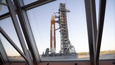 The Artemis I rocket. (Twitter @NASAhqphoto)