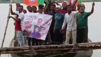 A group of BJP workers were seen using a boat to cross Tribeni river, Hooghly, to reach Nabanna. A group of BJP workers were seen using a boat to cross Tribeni river, Hooghly, to reach Nabanna.