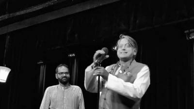Shashi Tharoor tweeted a picture of himself with Kunal Kamra. Shashi Tharoor tweeted a picture of himself with Kunal Kamra. 