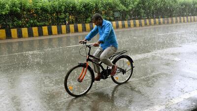 Safdarjung, Delhi’s base station for weather, received 9.4mm of rainfall between midnight and 5:30am. (HT PHOTO)