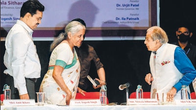 New Delhi, Sep 13 (ANI): Union Finance Minister Nirmala Sitharaman with 15th Finance Commission Chairman NK Singh and Delhi University Vice-Chancellor Professor Yogesh Singh at the book discussion on 'Recalibrate: Changing Paradigms' authored by NK Singh with select insights by Principal Secretary to Prime Minister PK Mishra, at Delhi School of Economics, DU, in New Delhi on Tuesday. (ANI Photo) (Prateek Kumar)