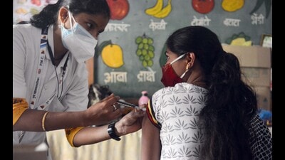 As per the data furnished by the state health department, despite Covid vaccine awareness, only three lakh of the 590,000 due precaution doses were administered during the Azadi Ka Amrit Mahotsav vaccination drive (Pratham Gokhale/HT Photo)
