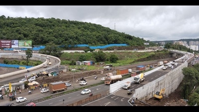 The new flyway bridge from Mulshi to Bavdhan was opened for public use on Tuesday. (HT PHOTO)