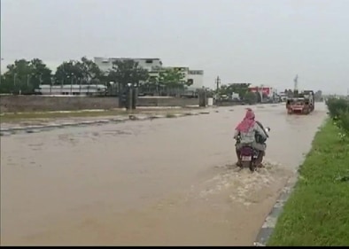 The Chennai-Kolkata national highway has been swamped. (ANI)