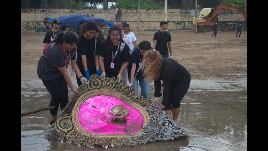 Students clean the trash they found on Juhu beach