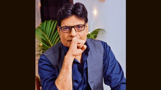 Irshad Kamil: Steps have been taken to improve the presence of Hindi in films