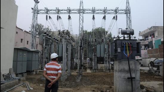 Gurgaon, India- November 29: State-run power transmission company, Haryana Vidyut Prasaran Nigam Limited (HVPNL) has commissioned its 66KV gas-insulated switchgear (GIS) substation at Sector-4, in Gurgaon, India, on Sunday, November 29, 2015. (Photo by Parveen Kumar/Hindustan Times) Gurgaon, India- November 29: State-run power transmission company, Haryana Vidyut Prasaran Nigam Limited (HVPNL) has commissioned its 66KV gas-insulated switchgear (GIS) substation at Sector-4, in Gurgaon, India, on Sunday, November 29, 2015. (Photo by Parveen Kumar/Hindustan Times)