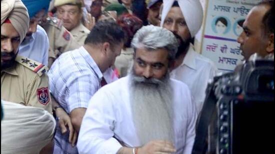 VB questioned the father, cousin of Bharat Bhushan Ashu’ PA in relation to the oodgrain transportation scam. (HT File)