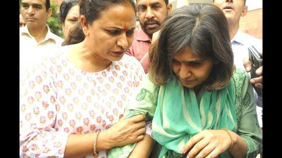 Kalyani Singh (right), accused of murdering her friend and national-level shooter Sippy Sidhu in 2015, being produced before a district court in Sector 43, Chandigarh, on June 19, 2022. (Keshav Singh/HT)