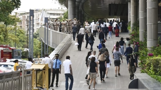 A senior police officer said that the threat call to the hotel was made from a mobile number which was found switched off.(HT Photo/Vipin Kumar)