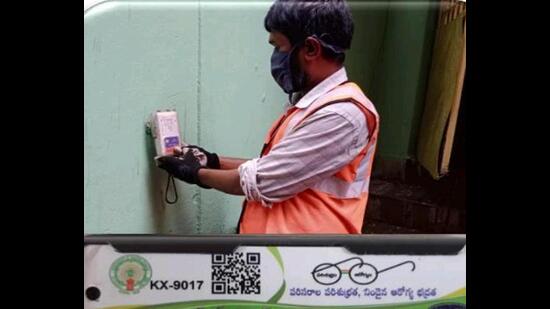 An MC garbage collector scanning Radio Frequency Identification tag system installed at a household in Visakhapatnam. The method enables the MC to record data of garbage collection in all households for better waste management. During a recent visit of Punjab-based journalists to Andhra Pradesh organised by the Press Information Bureau, the landmarks achieved by the cities were shown through a video presentation. Cities in Punjab are struggling to climb the rankings in Swachh Sarvekshan. (HT Photo)