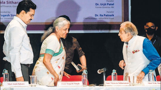 New Delhi, Sep 13 (ANI): Union Finance Minister Nirmala Sitharaman with 15th Finance Commission Chairman NK Singh and Delhi University Vice-Chancellor Professor Yogesh Singh at the book discussion on 'Recalibrate: Changing Paradigms' authored by NK Singh with select insights by Principal Secretary to Prime Minister PK Mishra, at Delhi School of Economics, DU, in New Delhi on Tuesday. (ANI Photo) (Prateek Kumar)