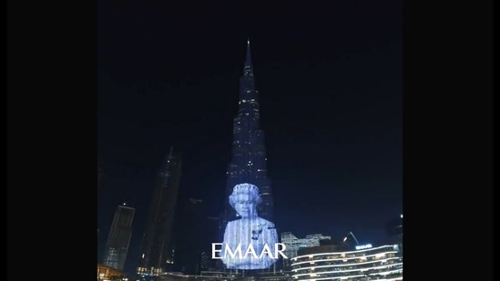 The image shows Dubai's Burj Khalifa paying tribute to Queen Elizabeth II.(Twitter/@BurjKhalifa)