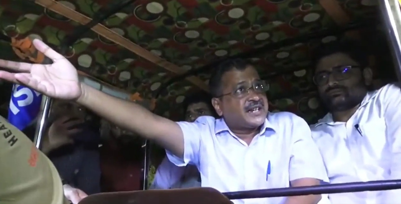 File photo of AAP national convener and Delhi CM Arvind Kejriwal on his way to an auto-rickshaw driver's house for dinner in Gujarat.