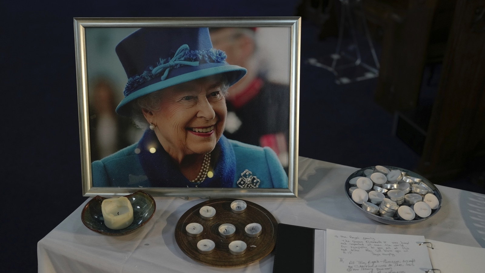 Bond Street lights up London with a tribute to HM Queen Elizabeth II 