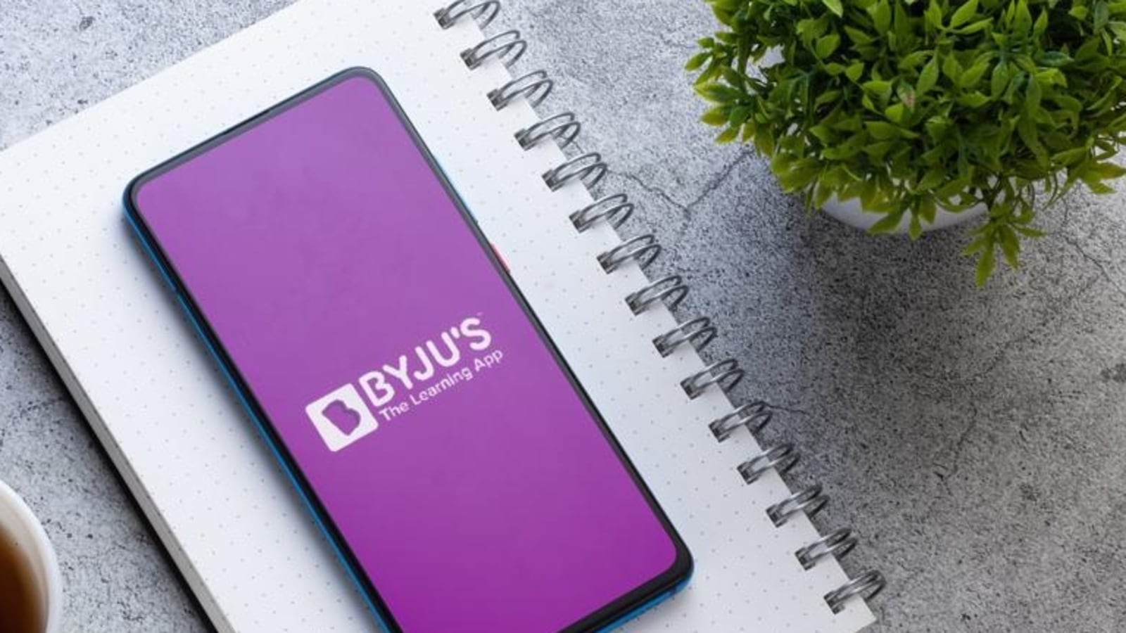 byju-s-posts-gross-revenue-of-100-billion-rupees-in-fy22-hindustan-times