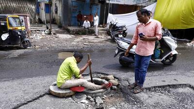 Pune residents have complained that garbage near KK Market–Bibwewadi stretch and Metro construction site in Shivajinagar often remain unattended. (HT) Pune residents have complained that garbage near KK Market–Bibwewadi stretch and Metro construction site in Shivajinagar often remain unattended. (HT)