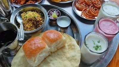 Misal Pav: One of the most famous street foods in Maharashtra is Misal Pav. 'Misal' is a spicy curry while 'pav' is a type on an Indian bread roll. It is topped with farsan or sev, onions, lemon and coriander. (Instagram/@f4foodi) Misal Pav: One of the most famous street foods in Maharashtra is Misal Pav. 'Misal' is a spicy curry while 'pav' is a type on an Indian bread roll. It is topped with farsan or sev, onions, lemon and coriander. (Instagram/@f4foodi)