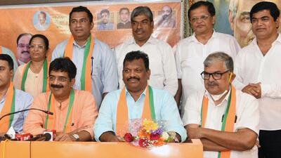 Congress MLAs including Digambar Kamat, Michael Lobo, Delilah Lobo, Rajesh Phaldesai, Kedar Naik, Sankalp Amonkar, Aleixo and Rudolf Fernandes join BJP in presence of chief minister Pramod Sawant in Panaji on Wednesday. (ANI)
