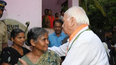 Governor Arif Mohammad Khan, who spent his Onam in a tribal settlement in Palakkad last week, had met his mother and sister in their house. (HT) Governor Arif Mohammad Khan, who spent his Onam in a tribal settlement in Palakkad last week, had met his mother and sister in their house. (HT)