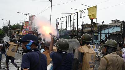 Police fire tear gas to disperse Bharatiya Janata Party (BJP) activists marching towards the state secretariat during a protest against West Bengal's government in Kolkata on September 13, 2022. (Photo by DIBYANGSHU SARKAR / AFP) (AFP) Police fire tear gas to disperse Bharatiya Janata Party (BJP) activists marching towards the state secretariat during a protest against West Bengal's government in Kolkata on September 13, 2022. (Photo by DIBYANGSHU SARKAR / AFP) (AFP)