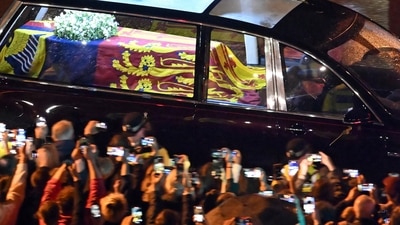 Queen Elizabeth II’s Funeral: The coffin of Queen Elizabeth II in the royal hearse travels to Buckingham Palace in London, (AP) Queen Elizabeth II’s Funeral: The coffin of Queen Elizabeth II in the royal hearse travels to Buckingham Palace in London, (AP)