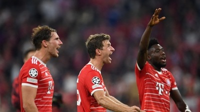 Champions League: Bayern Munich v FC Barcelona - Allianz Arena, Munich, Germany - September 13, 2022 Bayern Munich's Leon Goretzka, Thomas Muller and Alphonso Davies celebrate after the match (REUTERS)