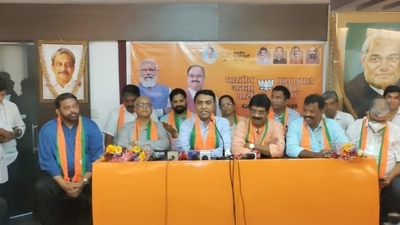 Former Congress MLAs welcomed into BJP Former Congress MLAs welcomed into BJP