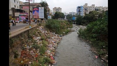 PMC report states that floods were caused due to the dumping of debris and illegal constructions in, over and around nullahs (HT FILE PHOTO) PMC report states that floods were caused due to the dumping of debris and illegal constructions in, over and around nullahs (HT FILE PHOTO)