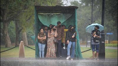 New Delhi, India - Sept. 14, 2022: Visitors take shelter from rain on Kartavya Path near India Gate in New Delhi, India, on Wednesday, September 14, 2022. (Photo by Sanchit Khanna/ Hindustan Times) (Hindustan Times) New Delhi, India - Sept. 14, 2022: Visitors take shelter from rain on Kartavya Path near India Gate in New Delhi, India, on Wednesday, September 14, 2022. (Photo by Sanchit Khanna/ Hindustan Times) (Hindustan Times)