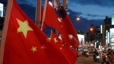 Flags of China and Taiwan flutter next to each other during a rally in Taipei, Taiwan on May 14, 2016. (Reuters) Flags of China and Taiwan flutter next to each other during a rally in Taipei, Taiwan on May 14, 2016. (Reuters)