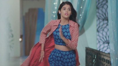Akshara hides inside Birla house during Ganesh Chaturthi.