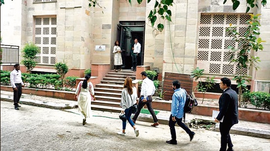 Actor Jacqueline Fernandez, long with her lawyer, reached the Delhi police’s Economic Offences Wing (EOW) headquarters at around 11am on Wednesday. (PTI)