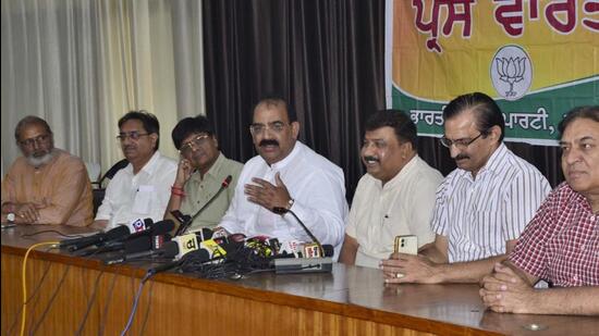 BJP’s Punjab president Ashwani Sharma , along with other officials, addressing a press conference in Ludhiana. Punjab’s finance and taxation minister Harpal Singh Cheema had said on Tuesday that the BJP approached at least ten AAP MLAs under the “Operation Lotus” and offered ₹25-crore to each for quitting the AAP and joining their party. (HT PHOTO)