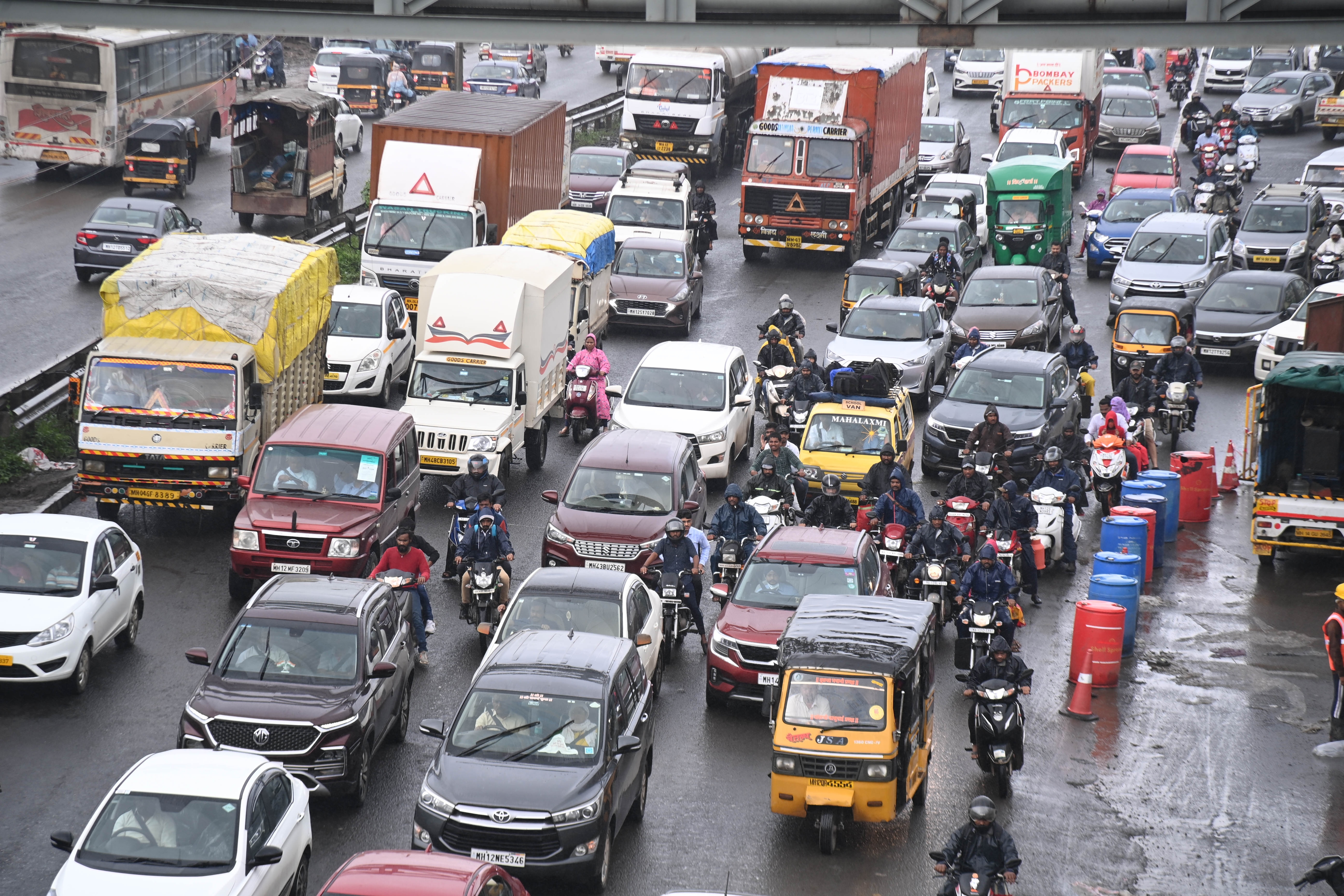 These 58 RTO services can be availed with the help of Aadhaar authentication, voluntarily. (HT file photo. Representative image)