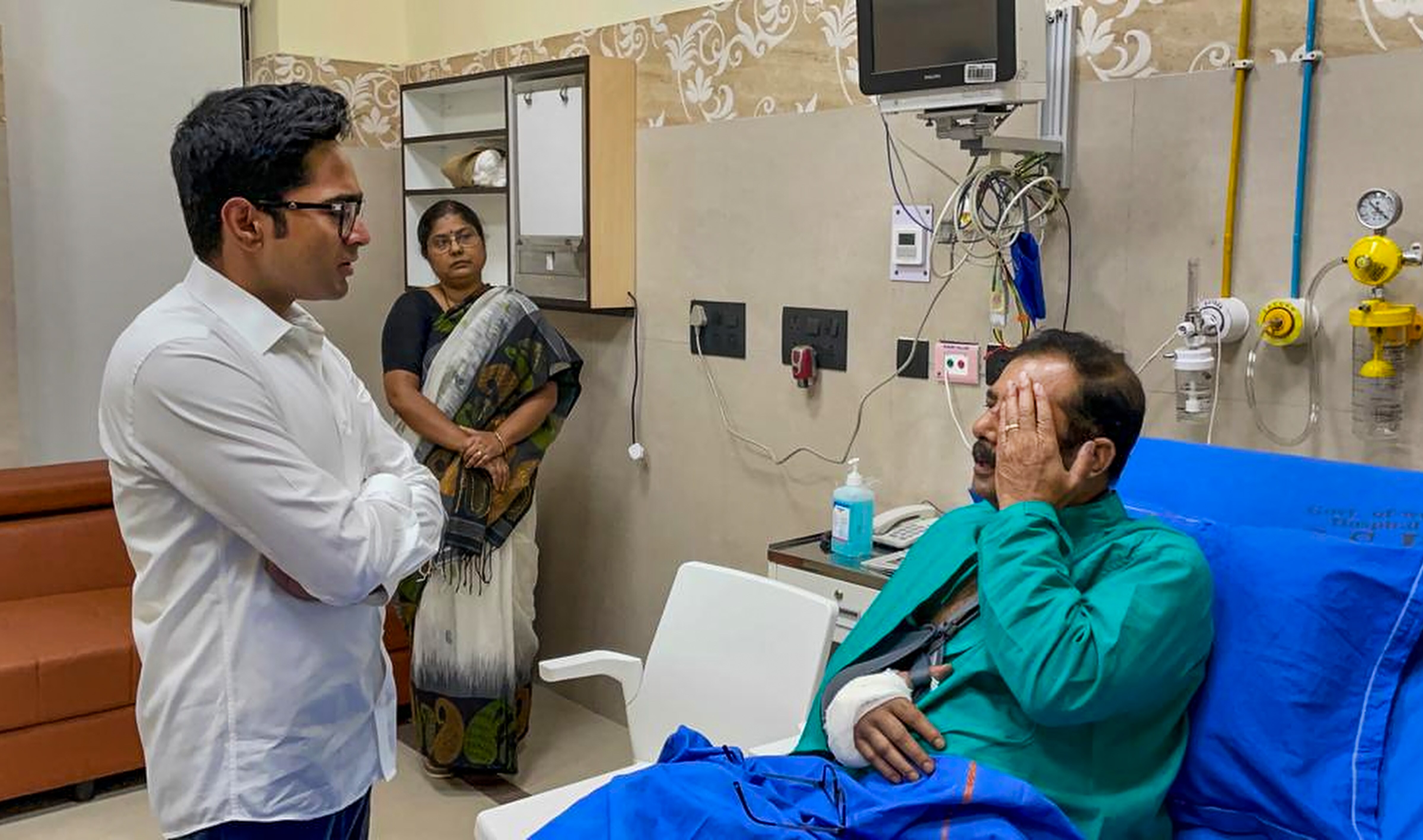 TMC MP Abhishek Banerjee interacts with Debjit Chatterjee, an assistant commissioner of Kolkata Police, who got injured during BJP's 'Nabanna Abhijan' protest march, at SSKM hospital in Kolkata, on Wednesday, September 14, 2022. (PTI Photo) TMC MP Abhishek Banerjee interacts with Debjit Chatterjee, an assistant commissioner of Kolkata Police, who got injured during BJP's 'Nabanna Abhijan' protest march, at SSKM hospital in Kolkata, on Wednesday, September 14, 2022. (PTI Photo)