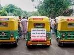 Delhi BJP MLAs ‘gift’ 5 autorickshaws to Kejriwal after tiff with Gujarat cop(PTI) Delhi BJP MLAs ‘gift’ 5 autorickshaws to Kejriwal after tiff with Gujarat cop(PTI)