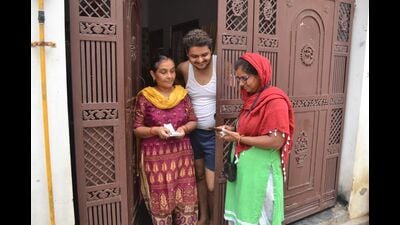 A Bijli Sakhi collecting power bills (HT Photo)