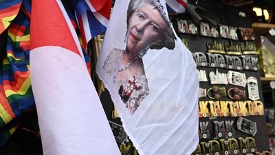 Queen Elizabeth II: Flags are seen for sale on a souvenir stall outside at entrance to Green Park, in London. (AFP) Queen Elizabeth II: Flags are seen for sale on a souvenir stall outside at entrance to Green Park, in London. (AFP)