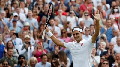 Switzerland's Roger Federer celebrates winning his second round match against France's Richard Gasquet&nbsp; (REUTERS)