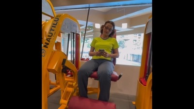 The image is taken from the gym-related video shared by Varun Badola and shows Rajeshwari Sachdev. (Instagram/@badolavarun) The image is taken from the gym-related video shared by Varun Badola and shows Rajeshwari Sachdev. (Instagram/@badolavarun)