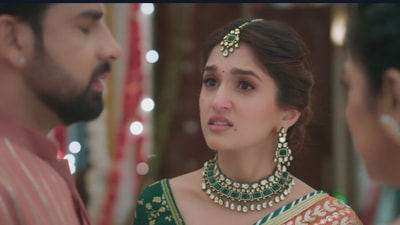 Kinjal finds out about Paritosh's affair.