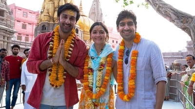Ranbir Kapoor and Alia Bhatt with Ayan Mukerji on sets of Kesariya. Ranbir Kapoor and Alia Bhatt with Ayan Mukerji on sets of Kesariya. 